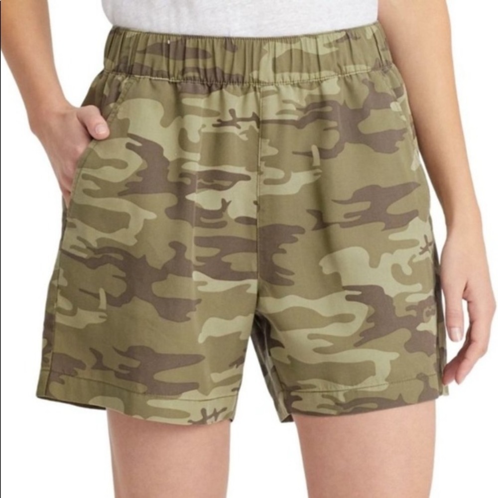 Social Standard by Sanctuary Camo Shorts • Sz M